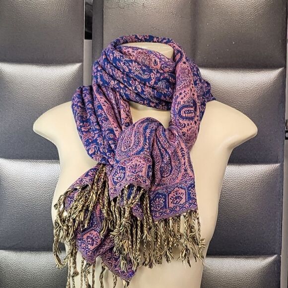 Scarf    - Picture 4 of 5